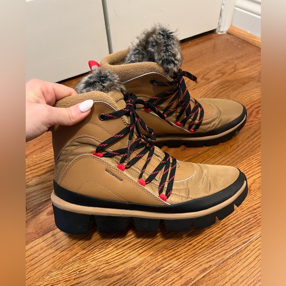 Columbia Women's Keetley™ Shorty Boot, WORN ONCE!